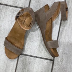 Luck Brand sandals wedges size 5M